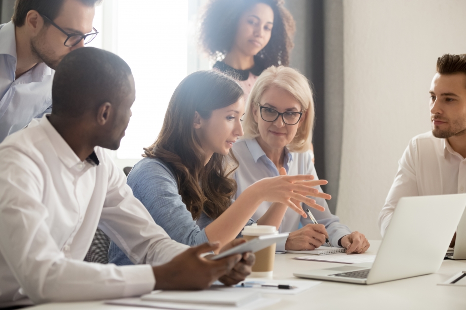 A group of people sitting around a table discussing B2B marketing strategies.